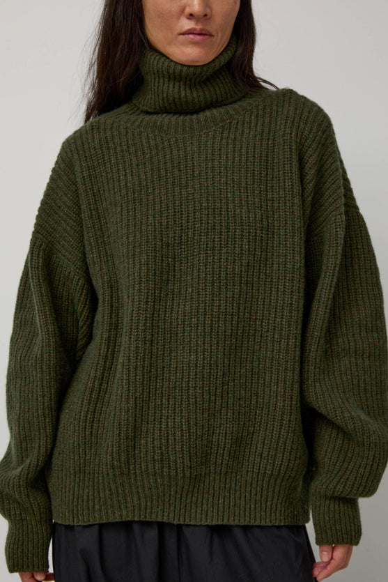 Baserange Mea Turtleneck in Forest