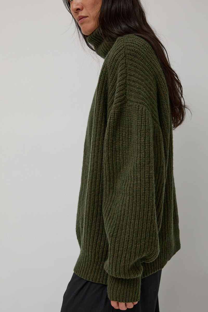 Baserange Mea Turtleneck in Forest