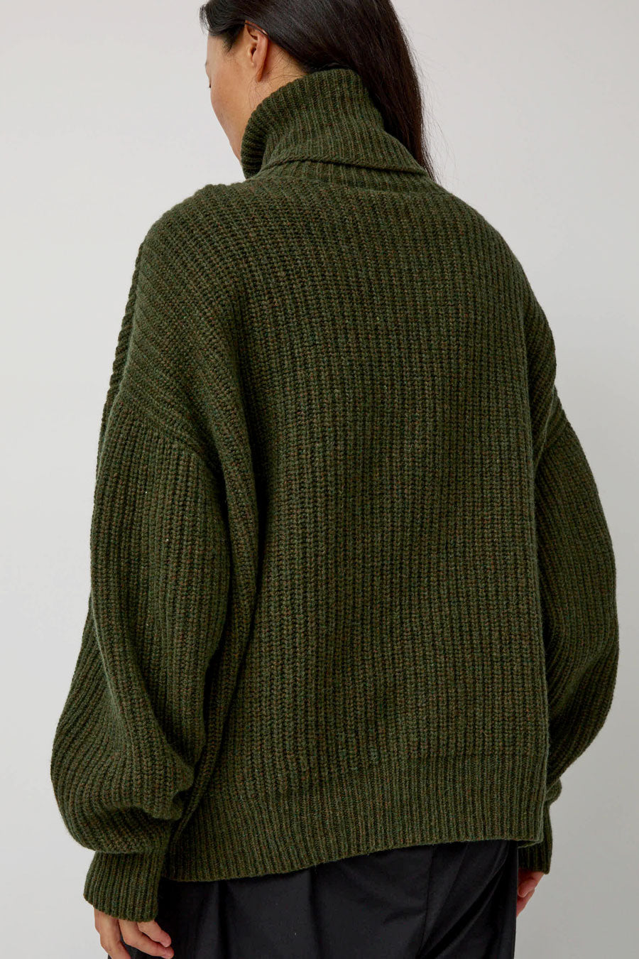 Baserange Mea Turtleneck in Forest