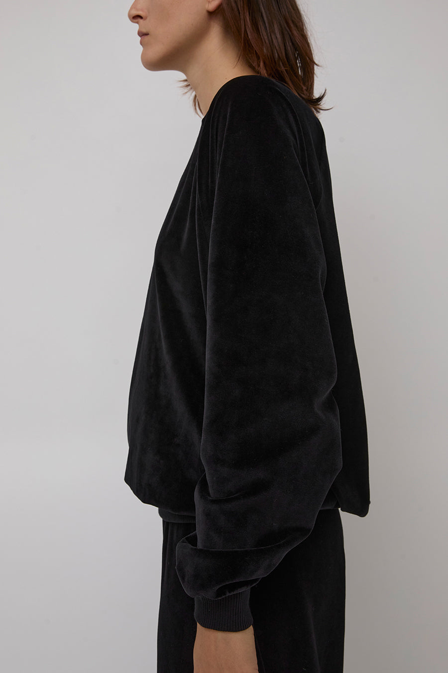 Baserange Rim Raglan Sweatshirt in Black