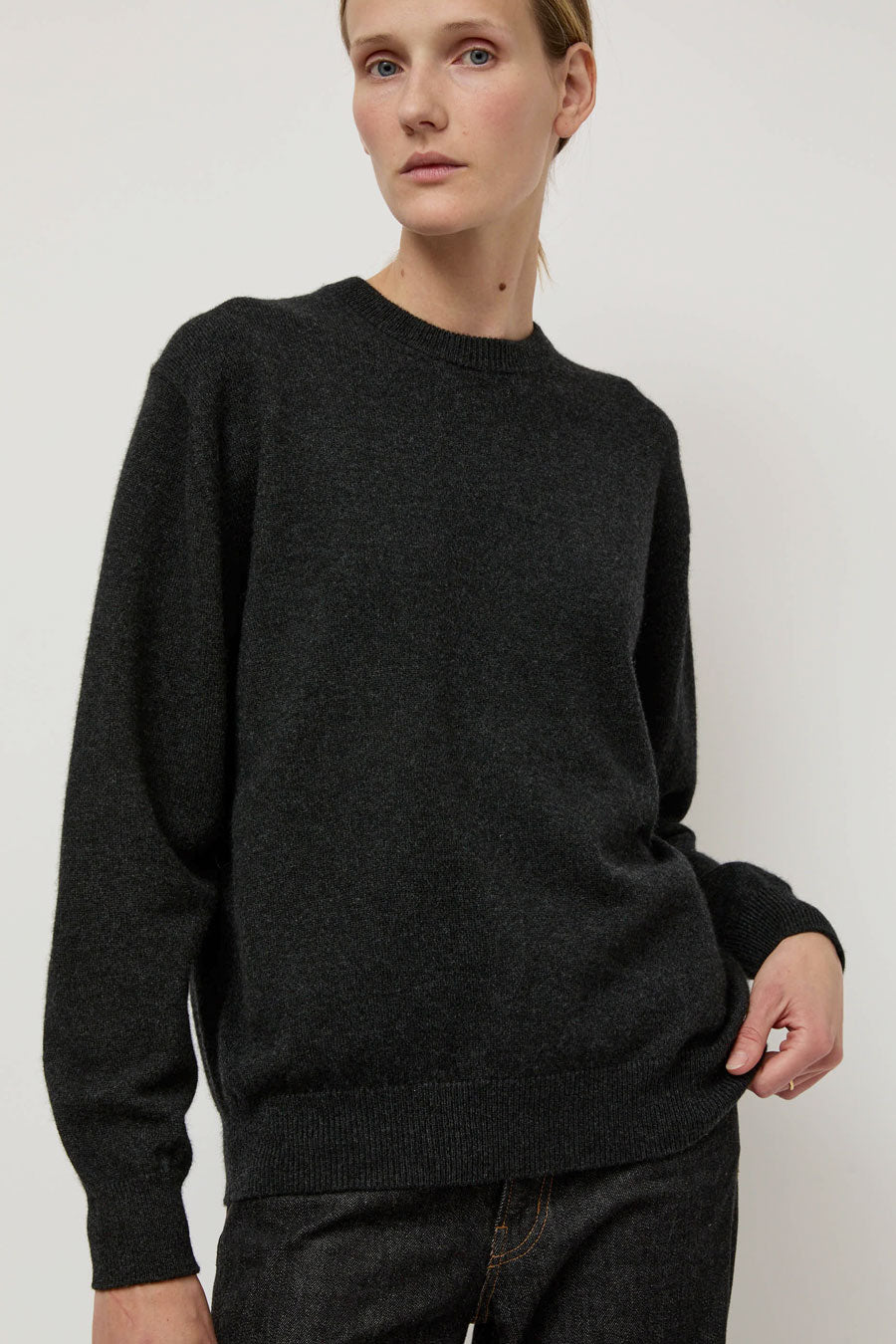 Batoner Innocent Cashmere Crewneck in Black