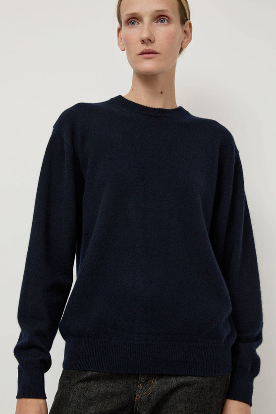 Batoner Innocent Cashmere Crewneck in Navy