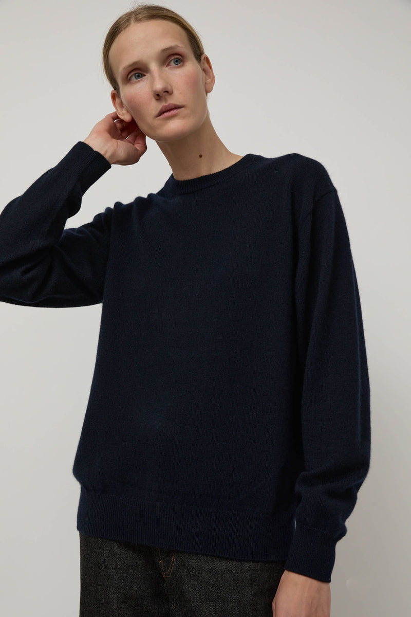 Batoner Innocent Cashmere Crewneck in Navy