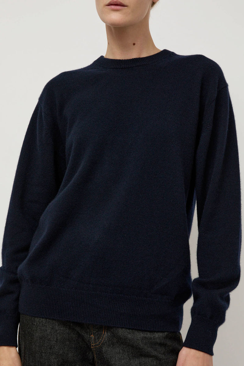 Batoner Innocent Cashmere Crewneck in Navy