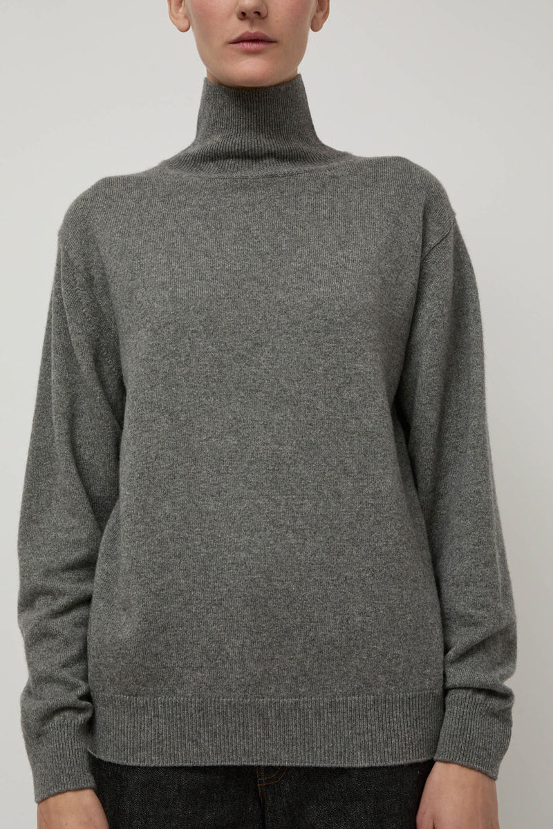 Batoner Innocent Cashmere Turtleneck in Grey