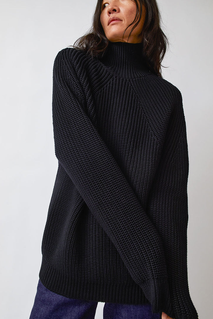 Batoner Signature Turtleneck in Black