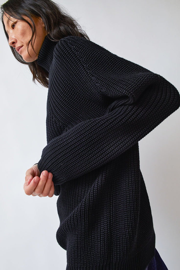 Batoner Signature Turtleneck in Black