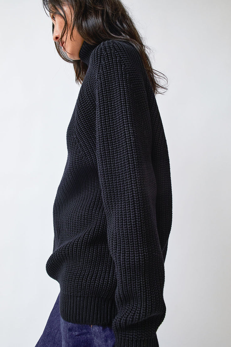 Batoner Signature Turtleneck in Black