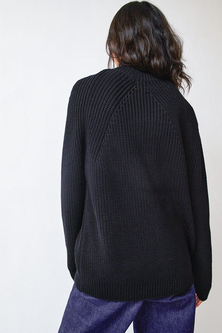 Batoner Signature Turtleneck in Black