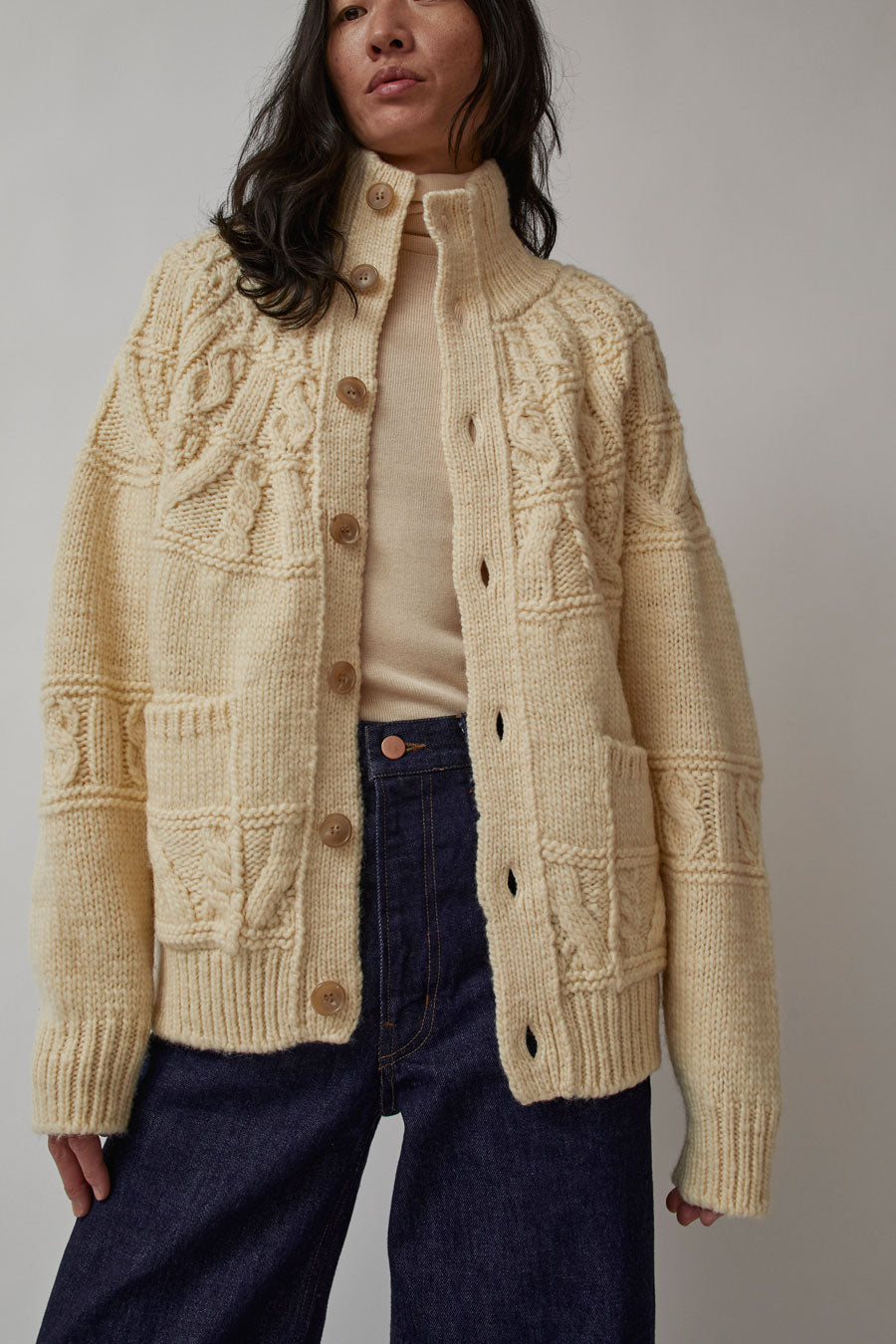 Batoner Spread Alan High Neck Cardigan in Cream