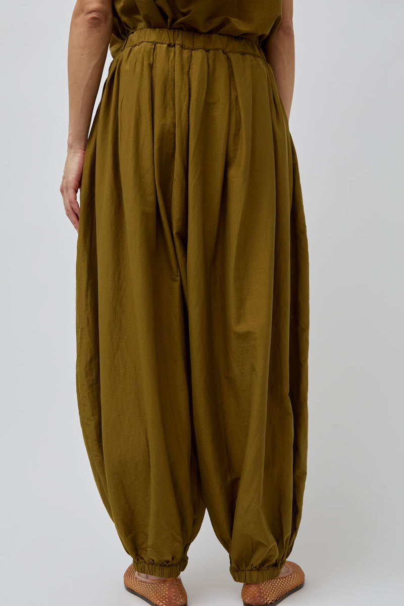 Black Crane Akari Pants in Dark Olive