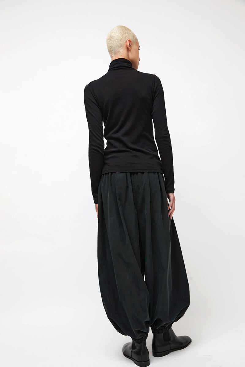 Black Crane Lantern Pants in Black