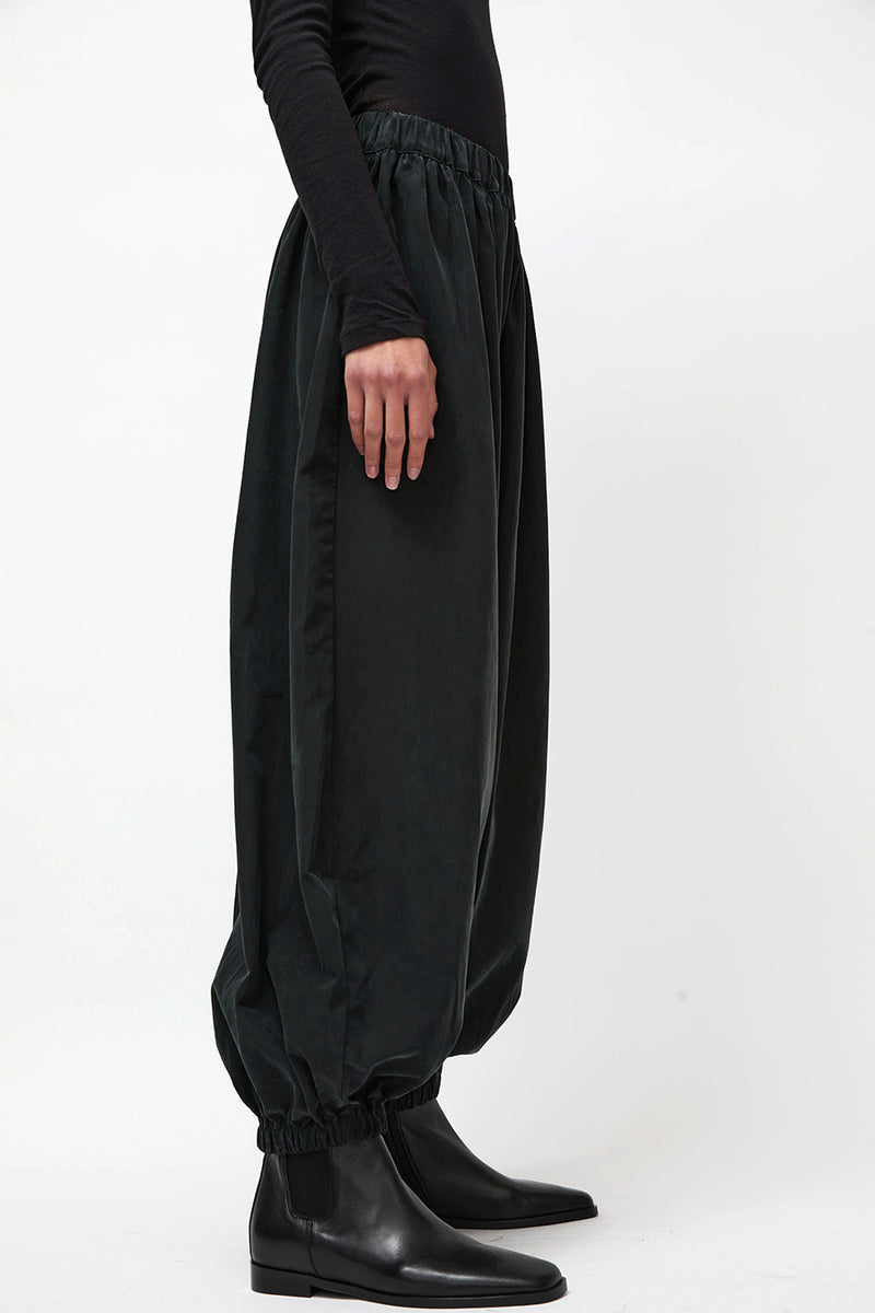 Black Crane Lantern Pants in Black