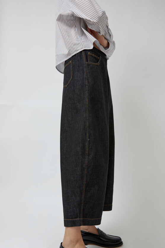 CORDERA Denim Curved Pants in Black