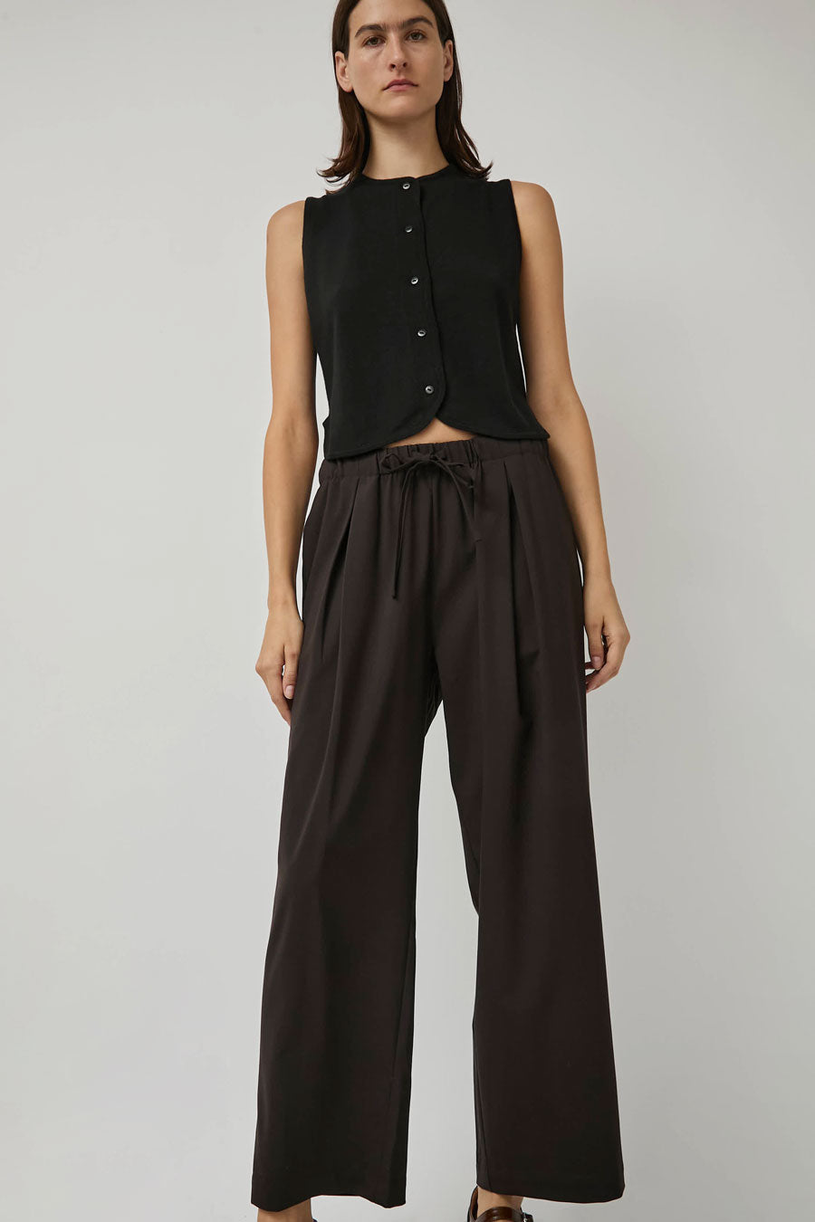 CORDERA Pleated Relaxed Pants in Dark Brown