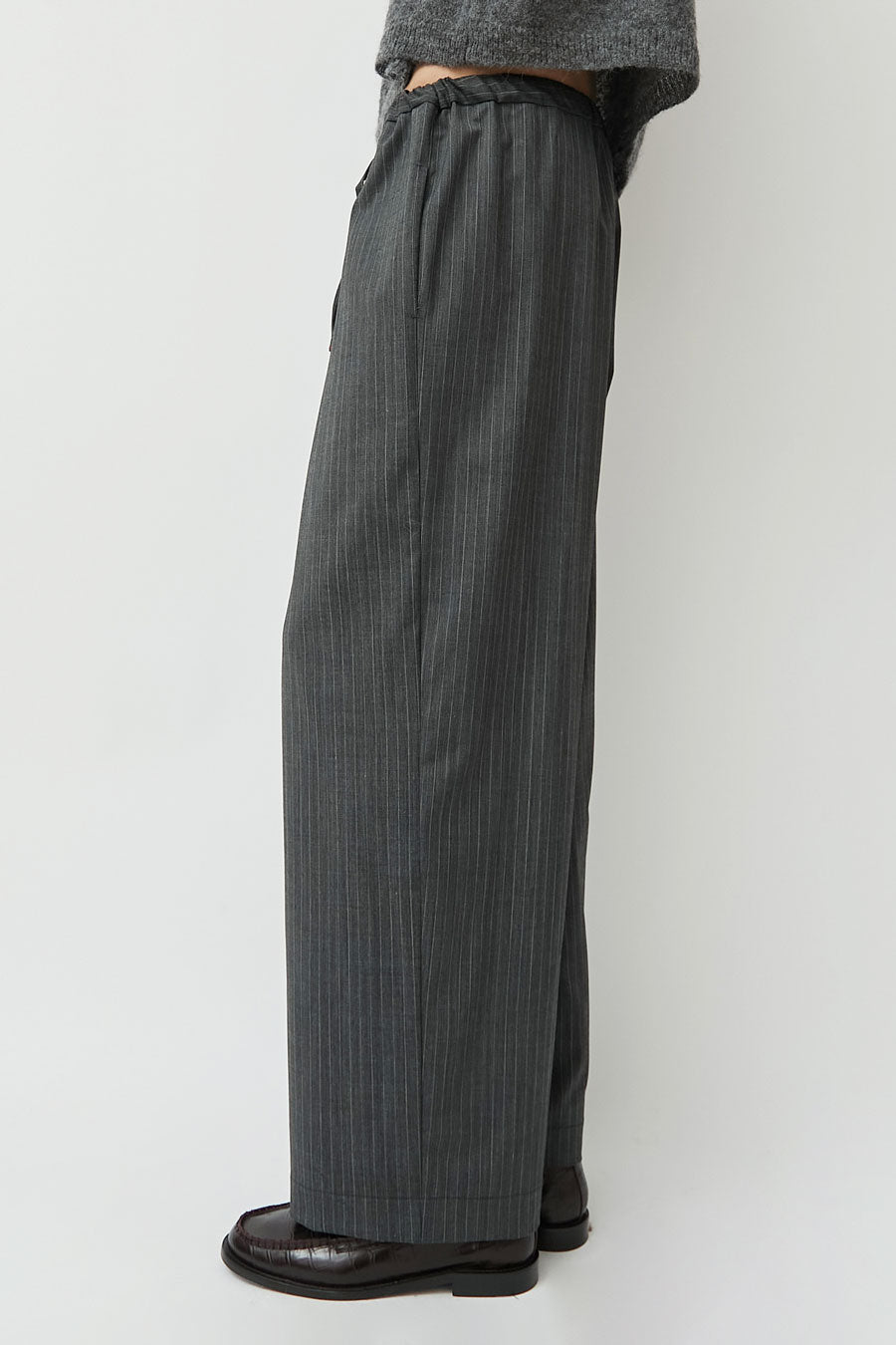 CORDERA Classic Striped Pants in Grey