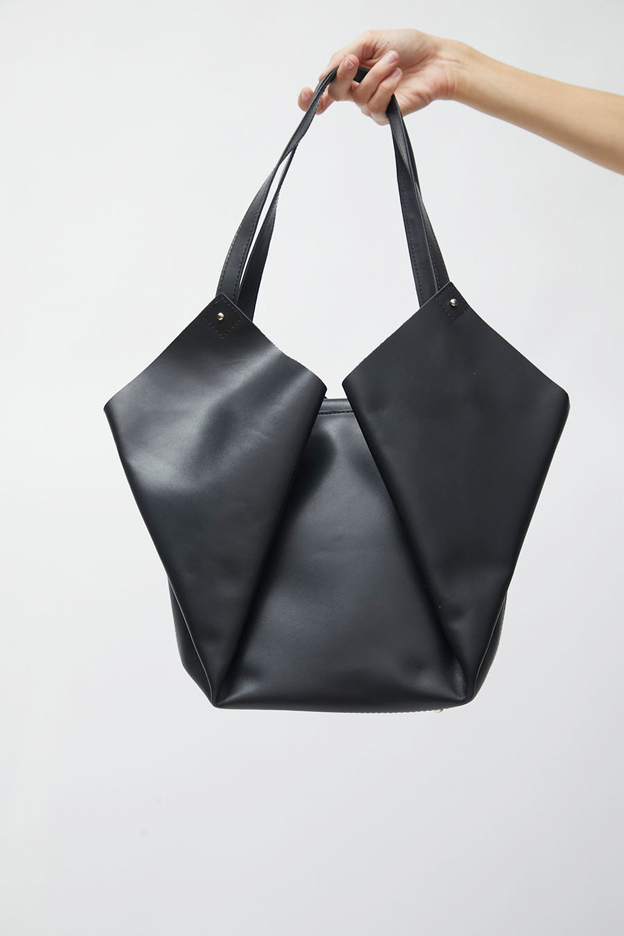 Eva Blut Corolla Bag in Black