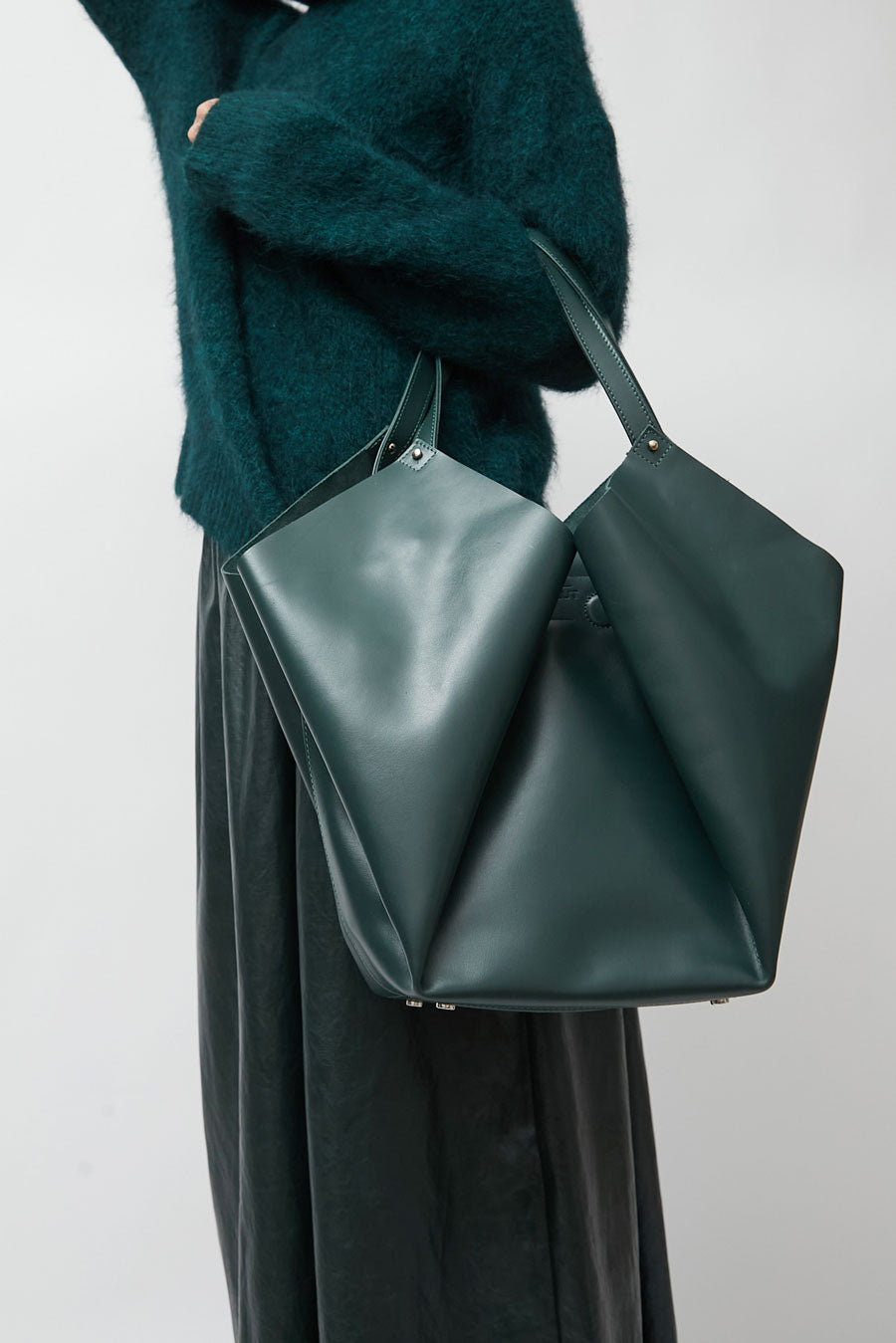 Eva Blut Corolla Bag in Glass Green