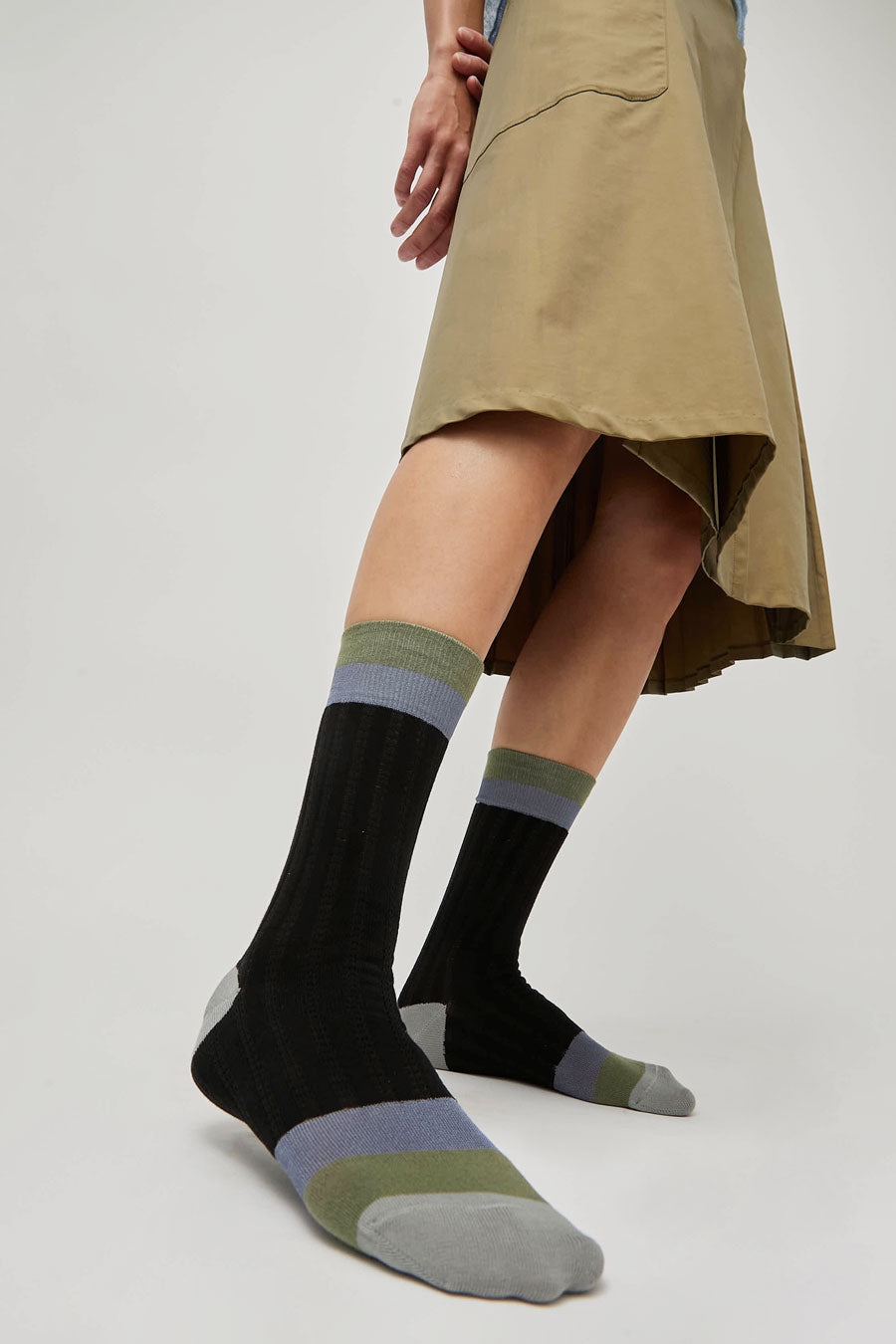 Exquisite J Colorblock Socks in Black