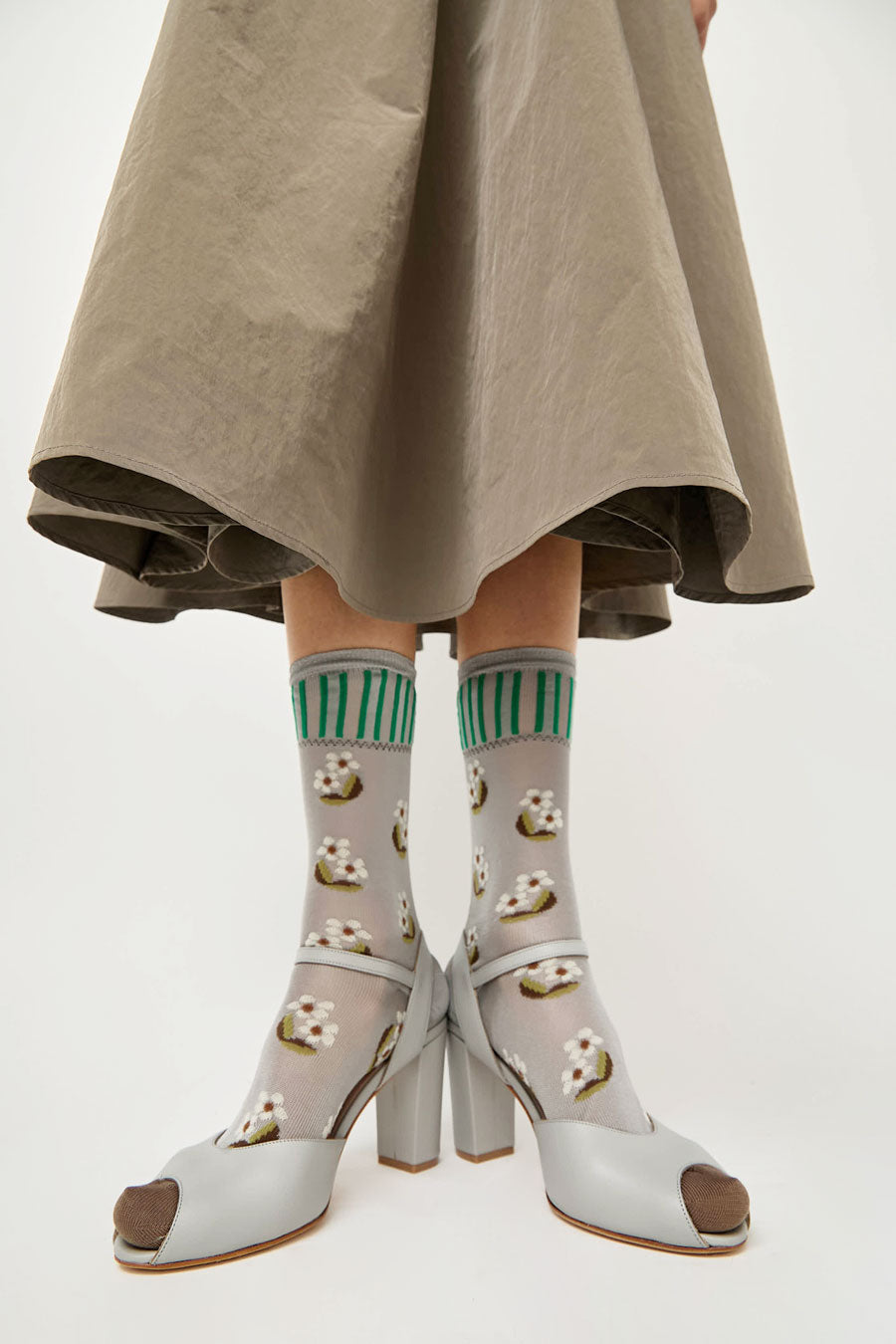 Exquisite J Deco Flowers Socks in Grey