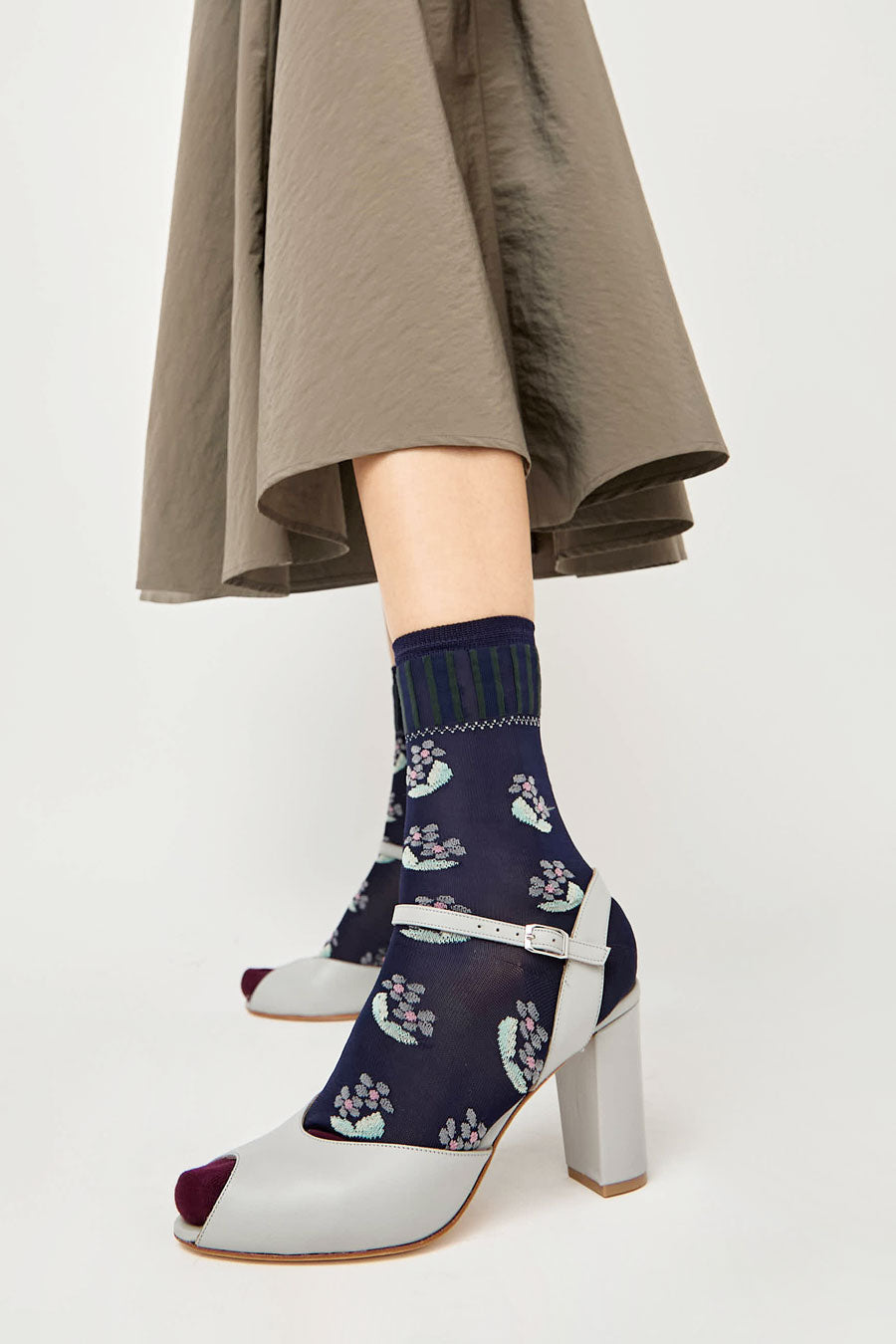 Exquisite J Deco Flowers Socks in Navy