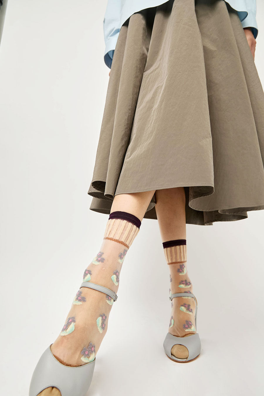 Exquisite J Deco Flowers Socks in Sheer