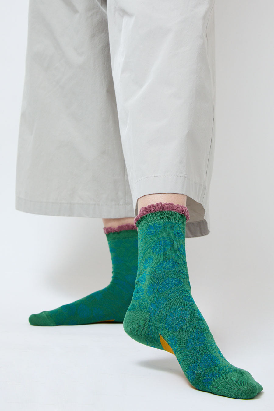 Exquisite J Flower Socks in Green