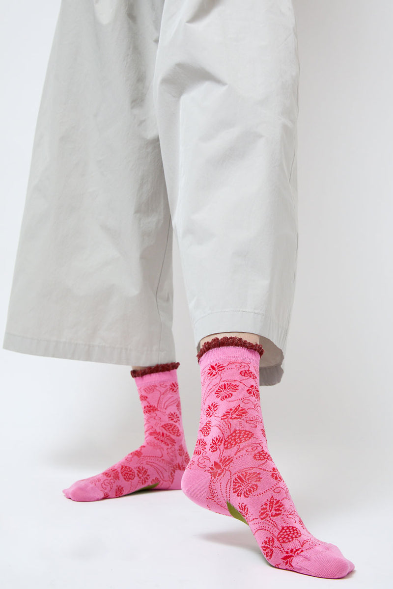 Exquisite J Flower Socks in Pink