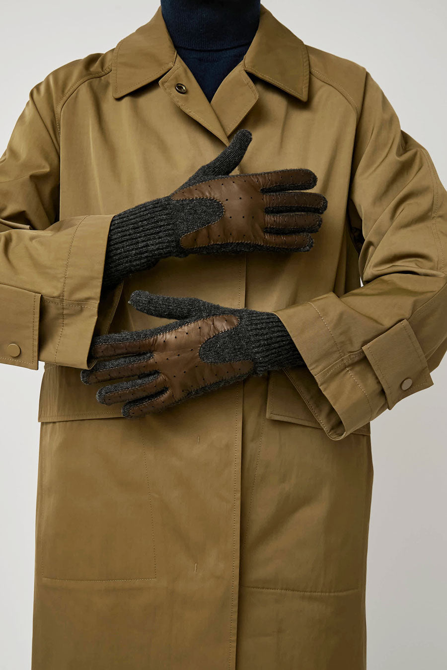 Exquisite J Gloves in Charcoal with Olive