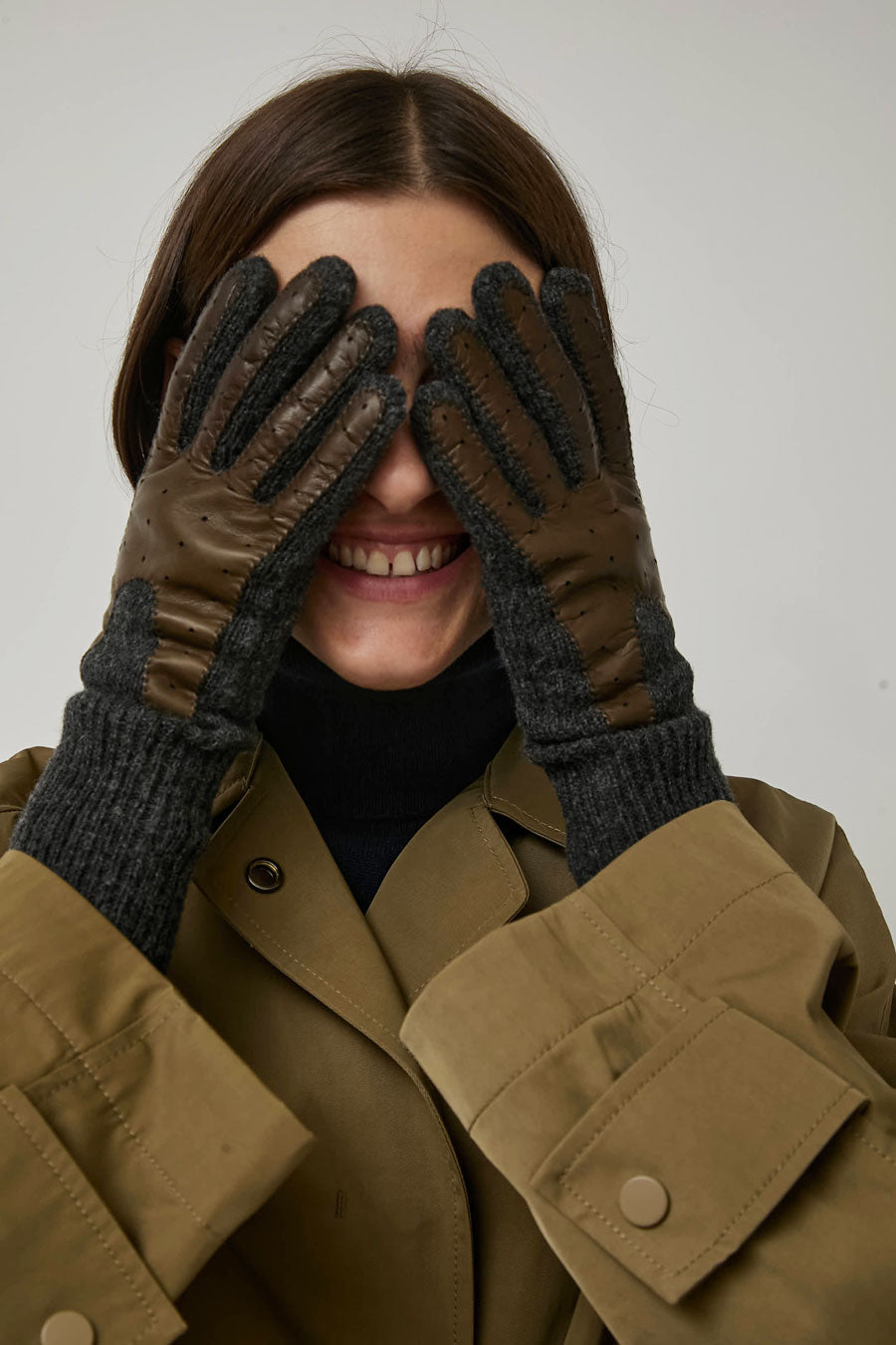 Exquisite J Gloves in Charcoal with Olive
