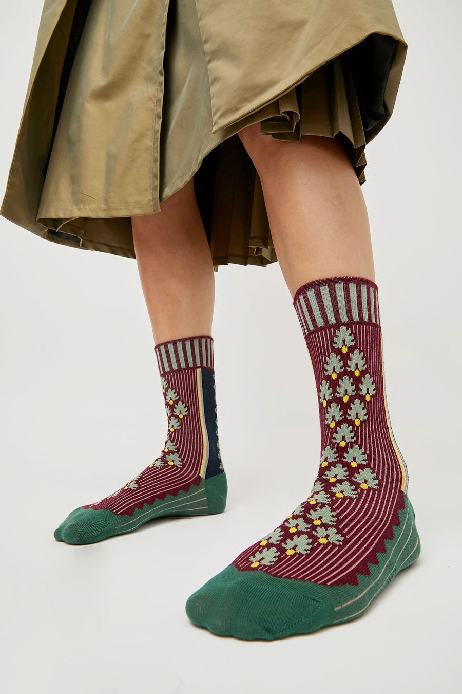 Exquisite J Graphic Socks in Bordeaux