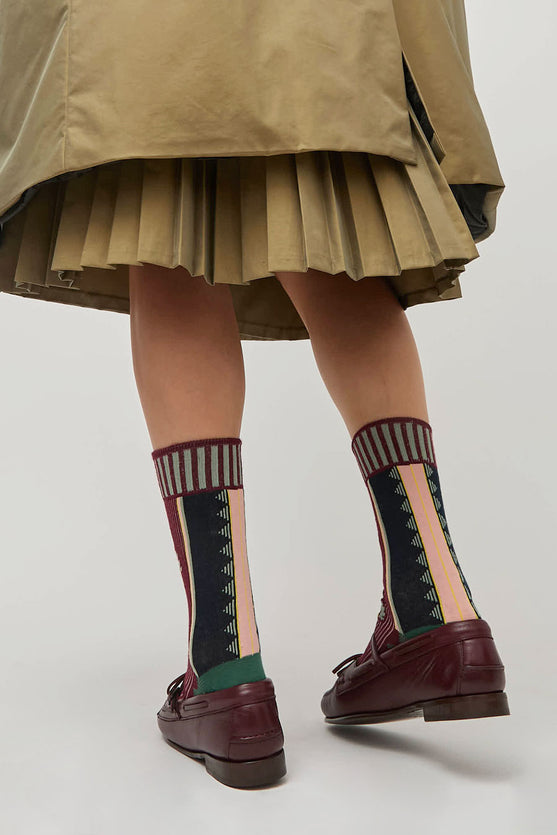 Exquisite J Graphic Socks in Bordeaux