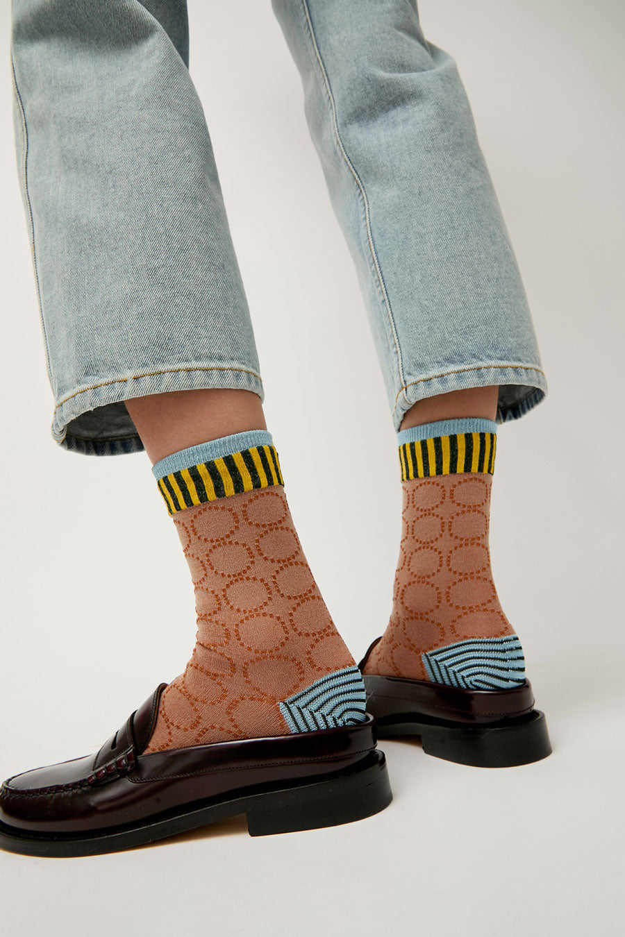 Exquisite J Jacquard Circles Socks in Mocha