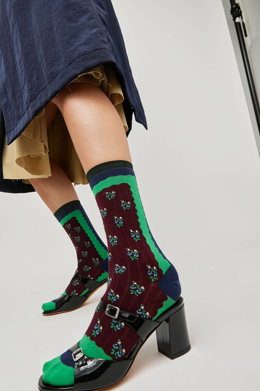 Exquisite J Short Cotton Micro Roses Socks in Bordeaux