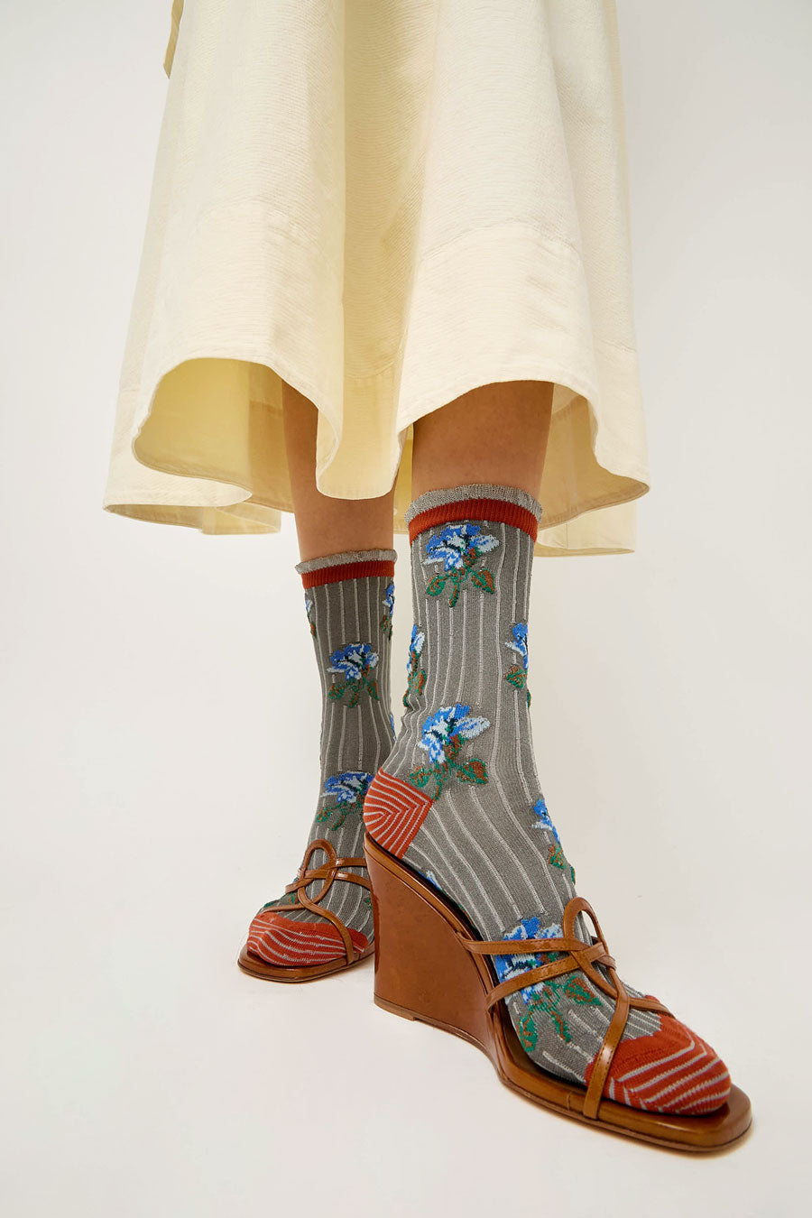 Exquisite J Short Flower Socks in Grey