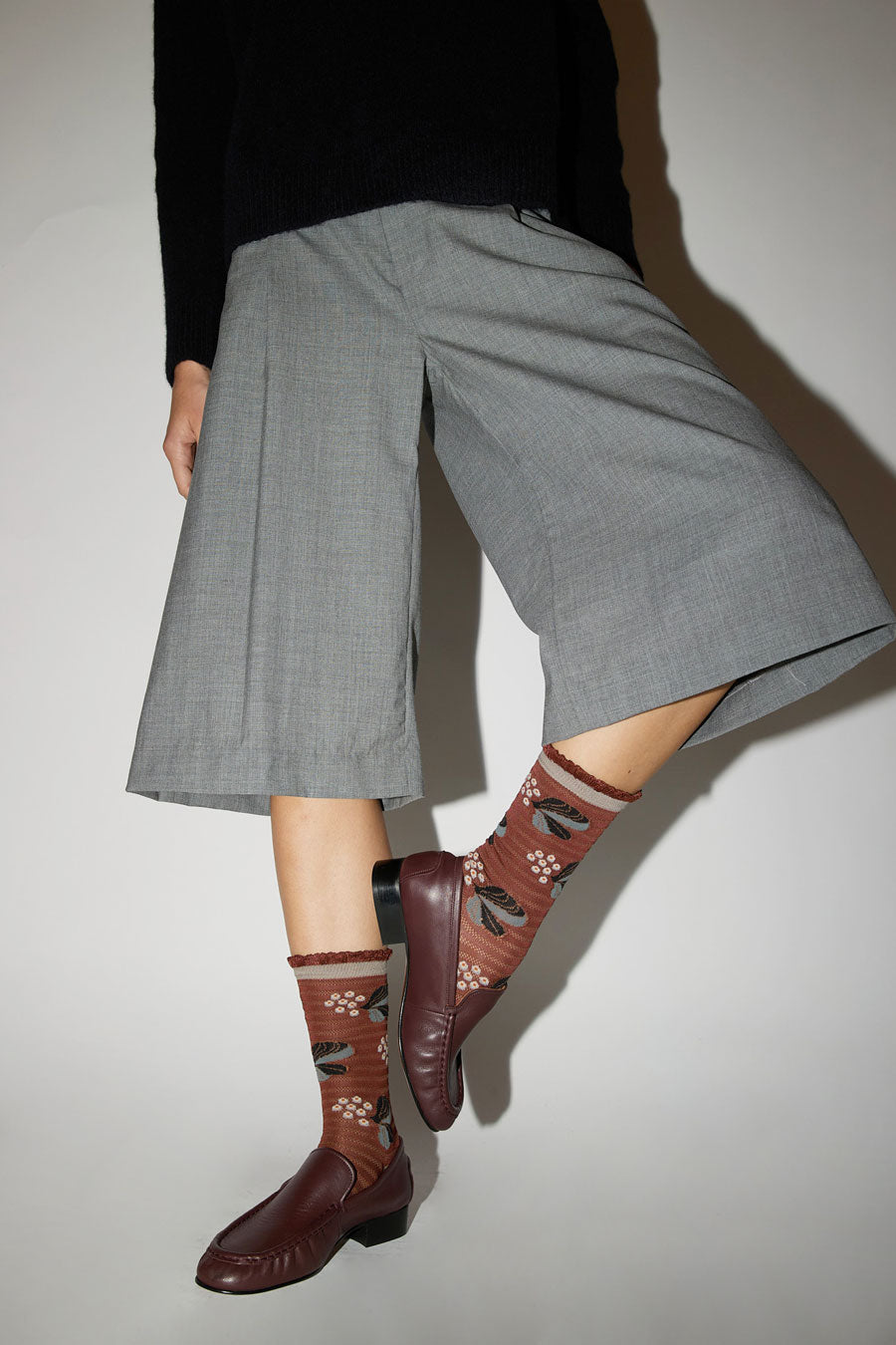 Exquisite J Berries and Flowers Socks in Brown