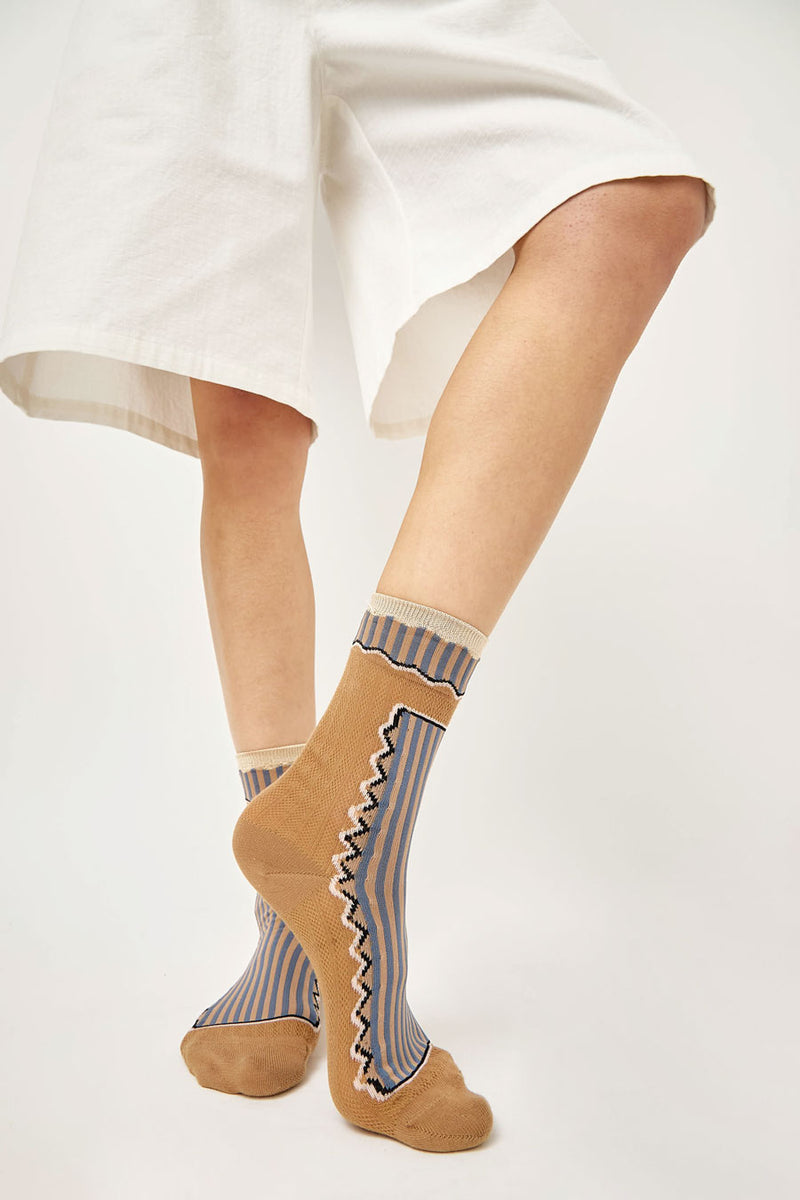Exqusite J Waves and Stripes Socks in Brown
