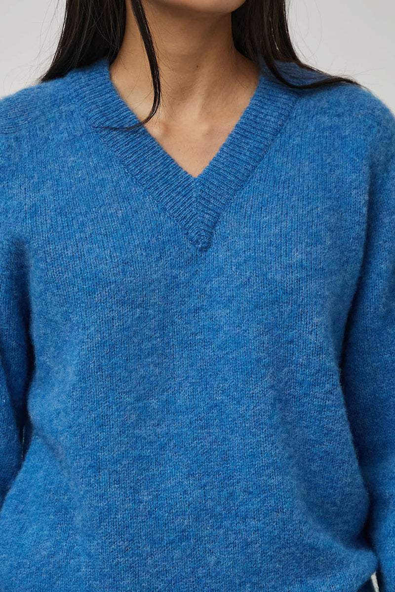 HOWLIN' Future Memories V Neck Sweater in Apollo