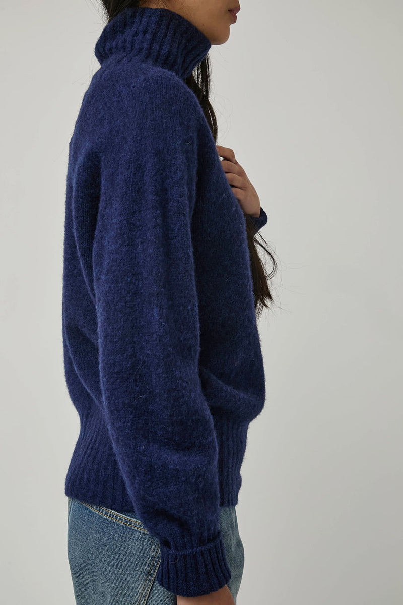 HOWLIN' Tango in Japan Turtleneck in Magic Blue