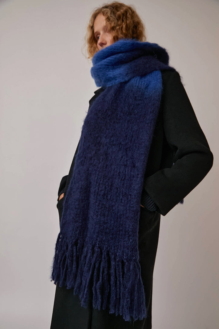 Hinterveld Chameleon Scarf in Peacoat and Blue