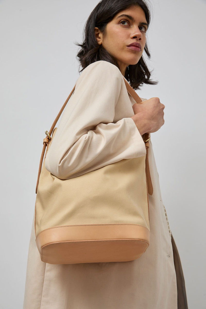 Il Bisonte Caramella Bucket Bag in Crema and Naturale