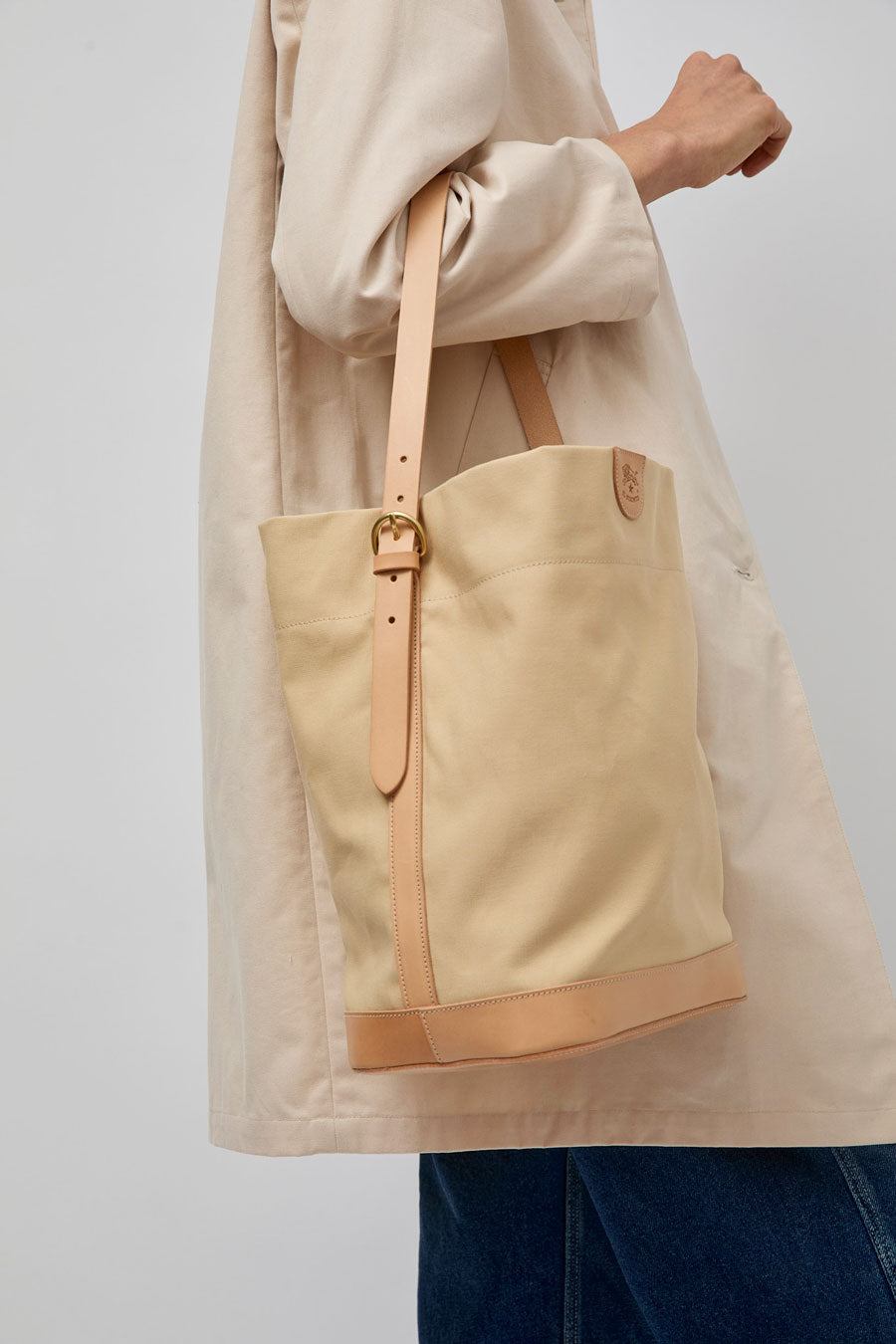 Il Bisonte Caramella Bucket Bag in Crema and Naturale