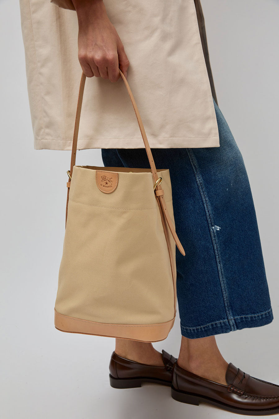 Il Bisonte Caramella Bucket Bag in Crema and Naturale