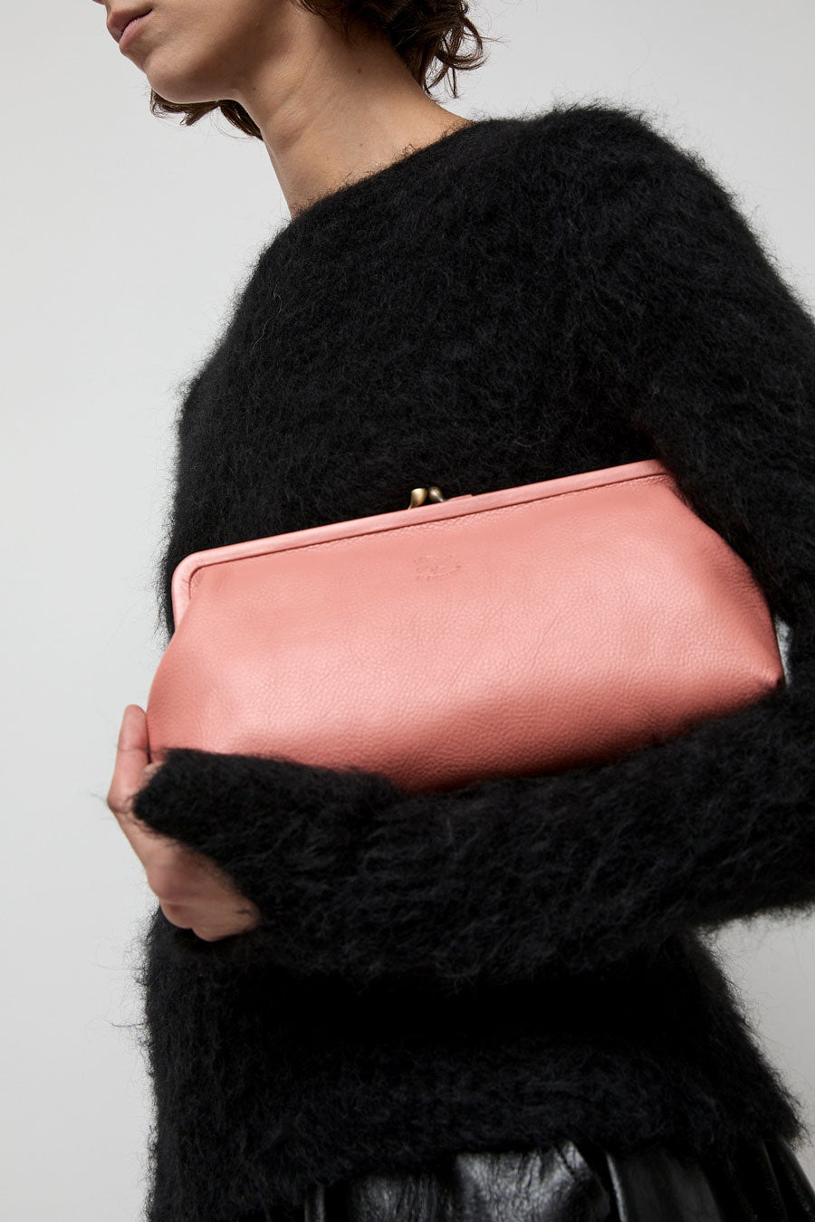 Il Bisonte Classic Clutch in Grapefruit