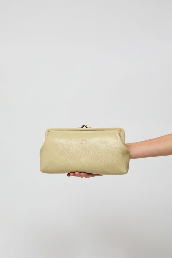 Il Bisonte Classic Clutch in Pistachio