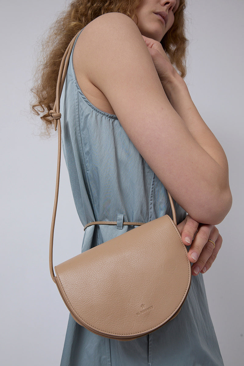 Il Bisonte Snodo Crossbody in Caffe Latte