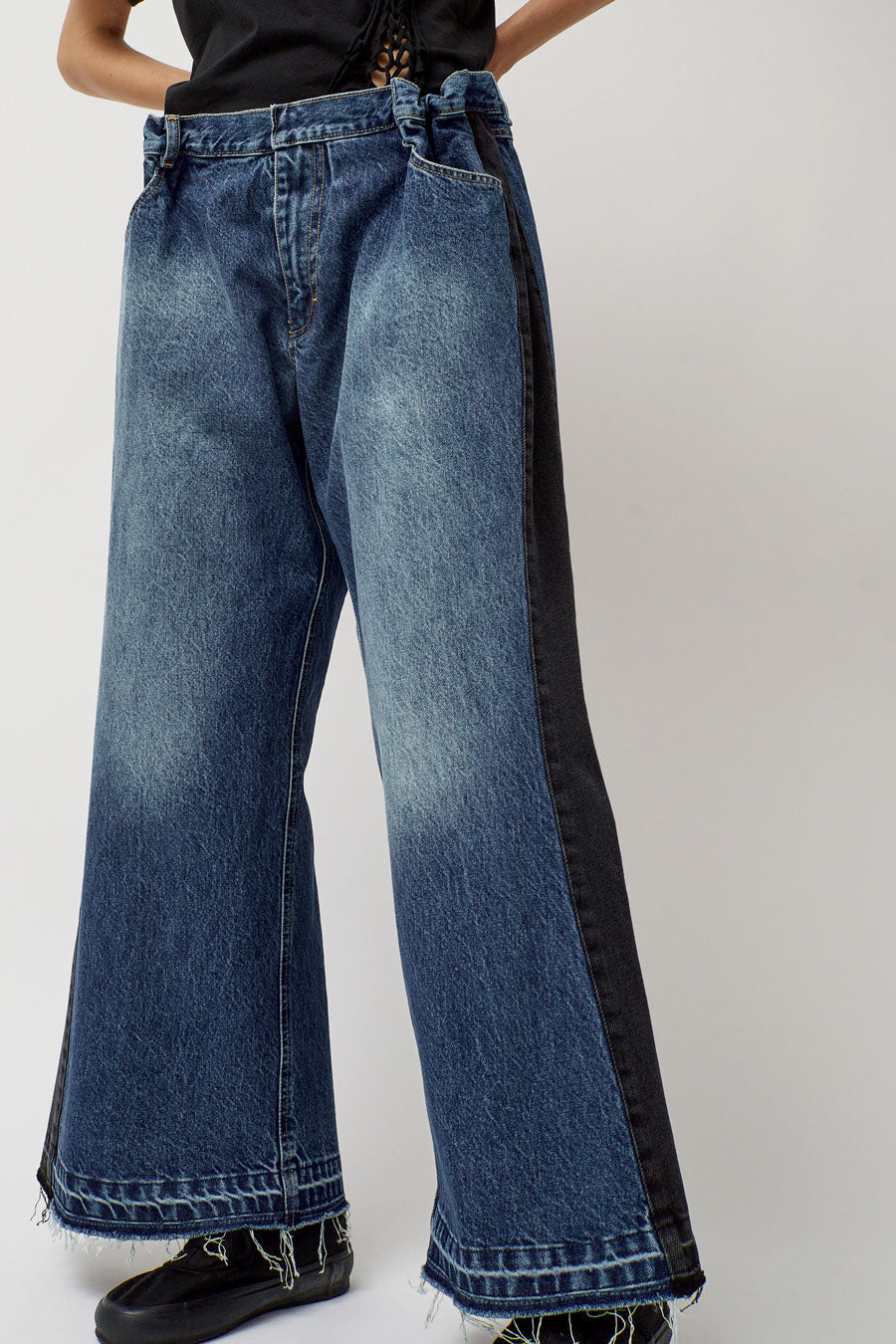 KSENIASCHNAIDER Baggy Jeans with Contrast Sidelines in Blue and Black