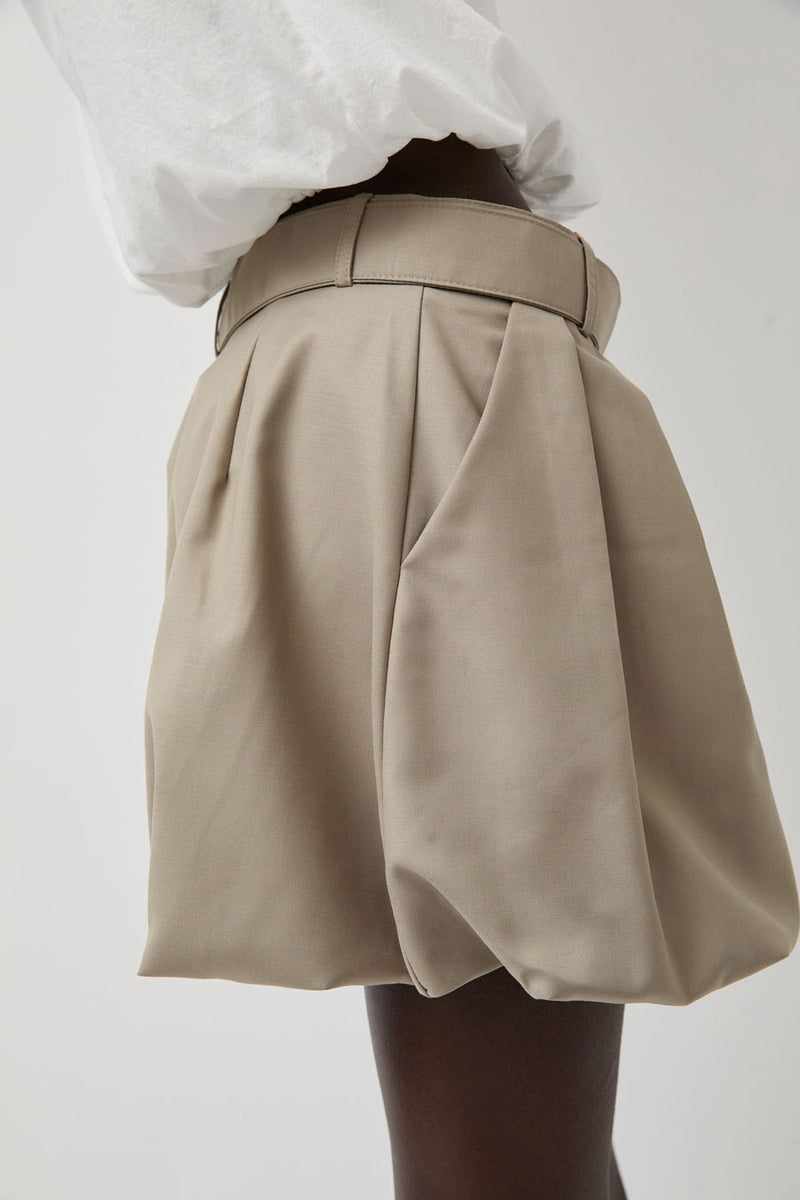 La Piscine Belt Shorts in Beige