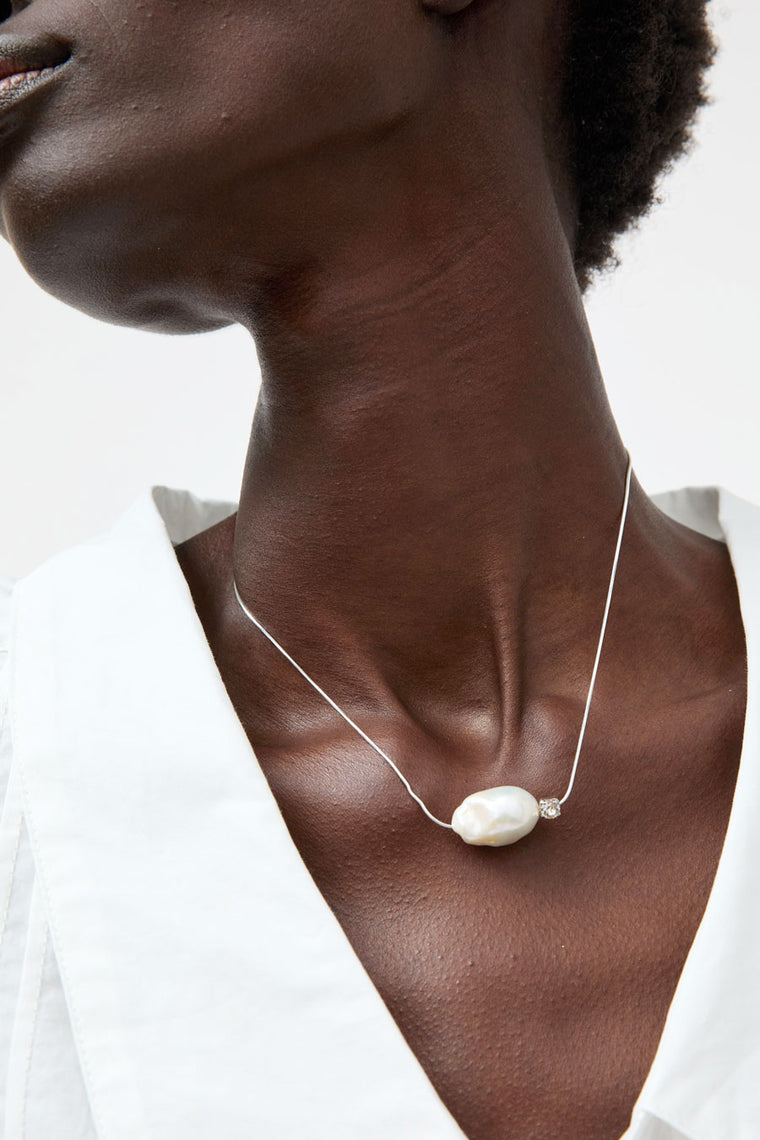 Le Chic Radical Baroque Pearl Choker in Silver