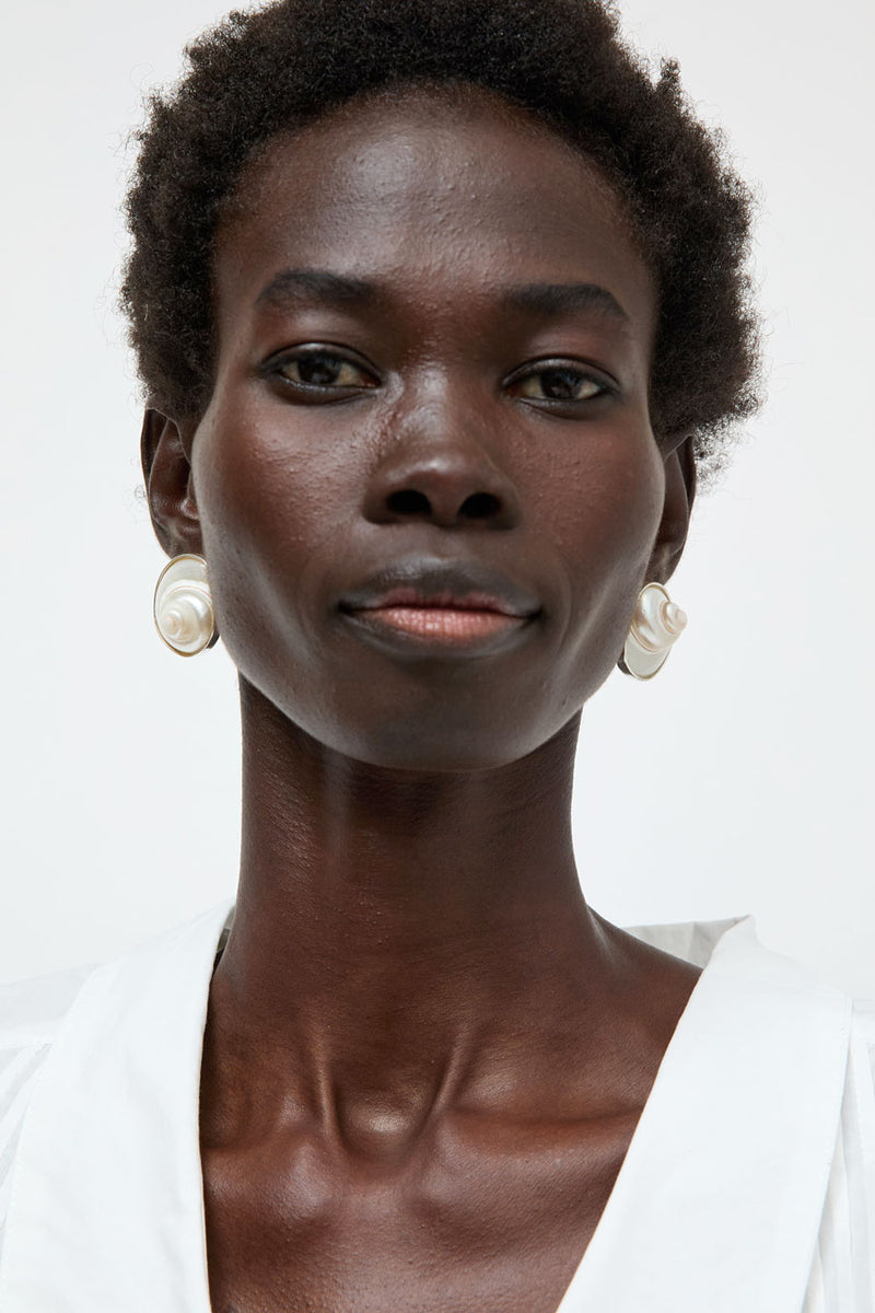 Le Chic Radical Seashell Studs in Silver